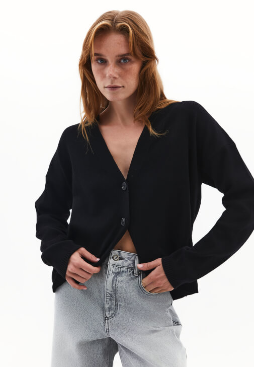 Siyah Düğmeli Triko Hırka