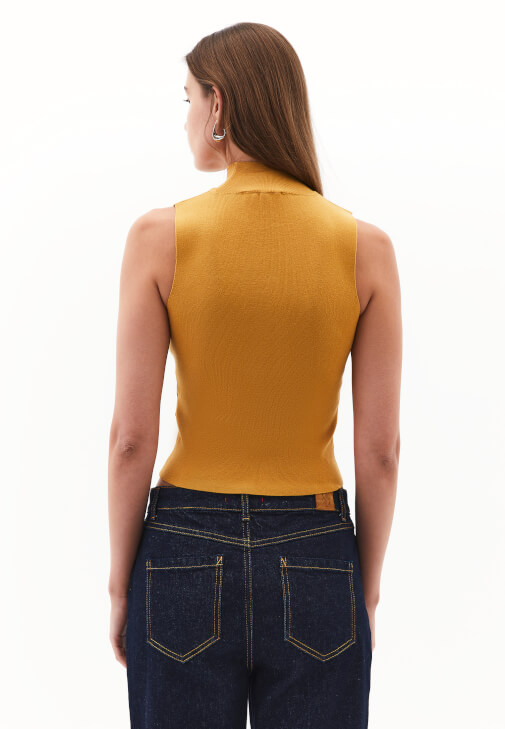 Triko Atlet ve Straight-Fit Pantolon Kombini