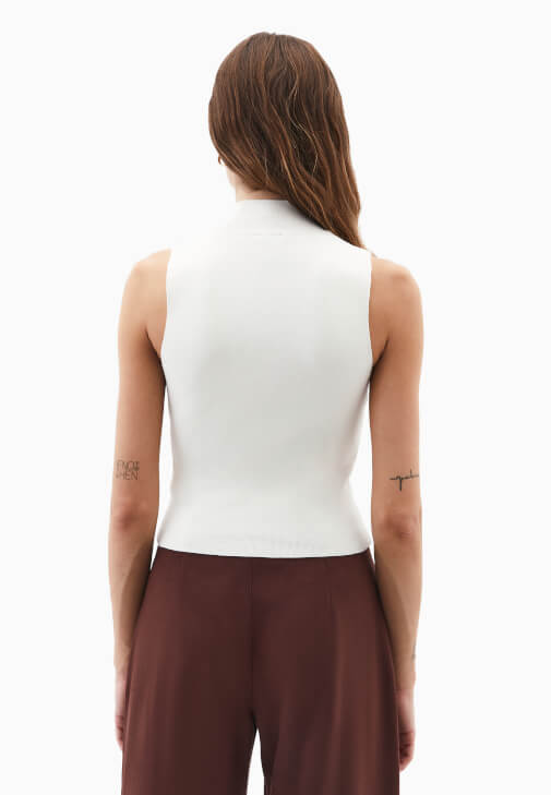 Yüksek Yaka Atlet ve Yüksek Bel Pantolon Kombini