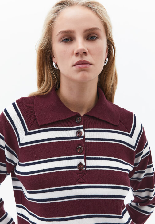 Fermuarlı Triko Kazak ve Yüksek Bel Denim Kombini