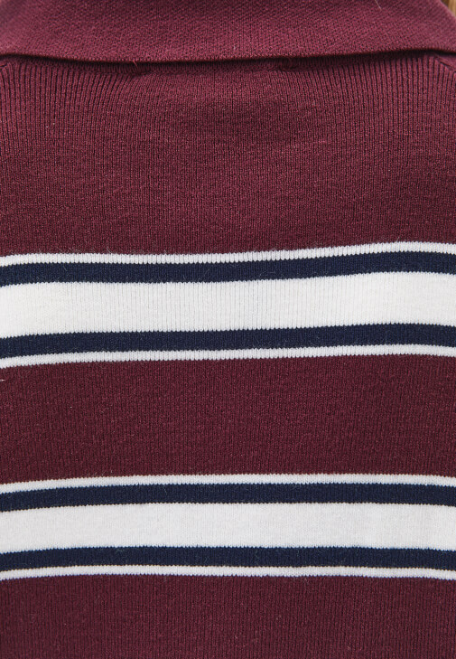 Fermuarlı Triko Kazak ve Yüksek Bel Denim Kombini