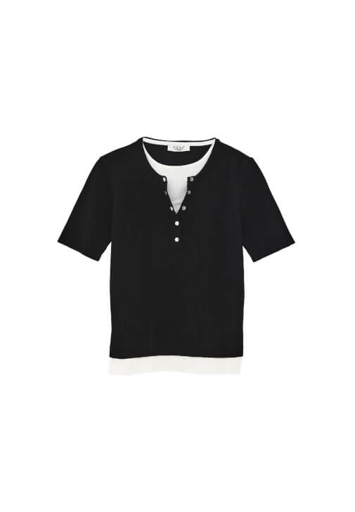 Triko Tişört ve Boru Paça Pantolon Kombini