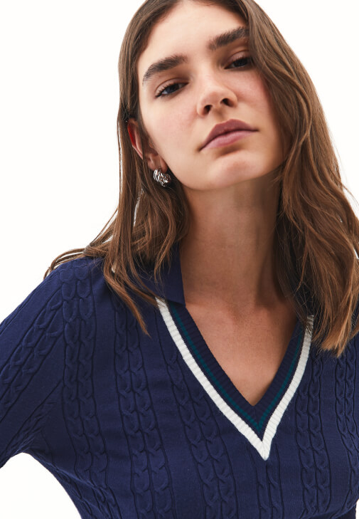 Polo Yaka Kazak ve Barrel-Fit Pantolon Kombini