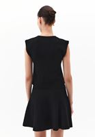 Triko Yelek ve Mini Etek Kombini