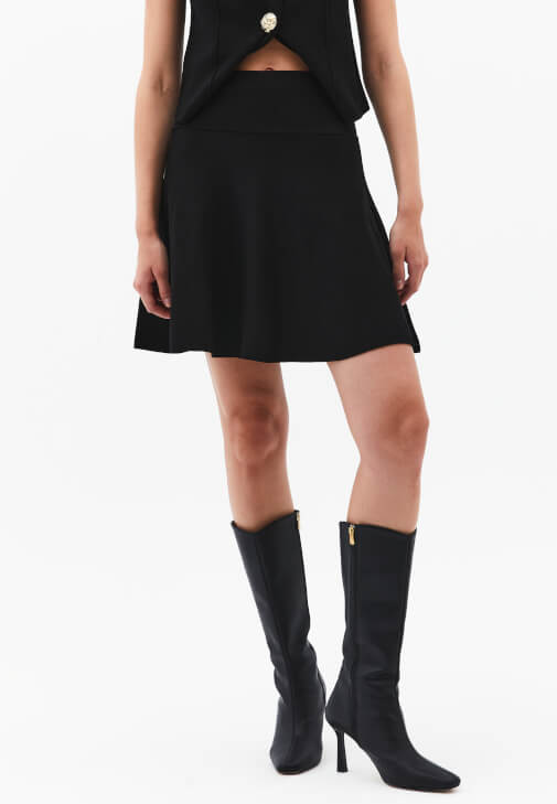 Triko Mini Etek ve Yelek Kombini