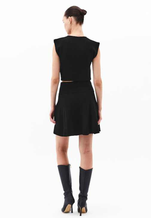 Triko Mini Etek ve Yelek Kombini