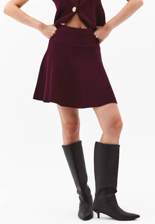 Triko Mini Etek ve Triko Yelek Kombini