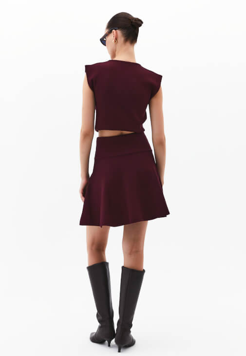 Triko Mini Etek ve Triko Yelek Kombini