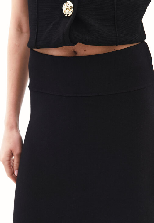 Triko Etek ve Triko Yelek Kombini