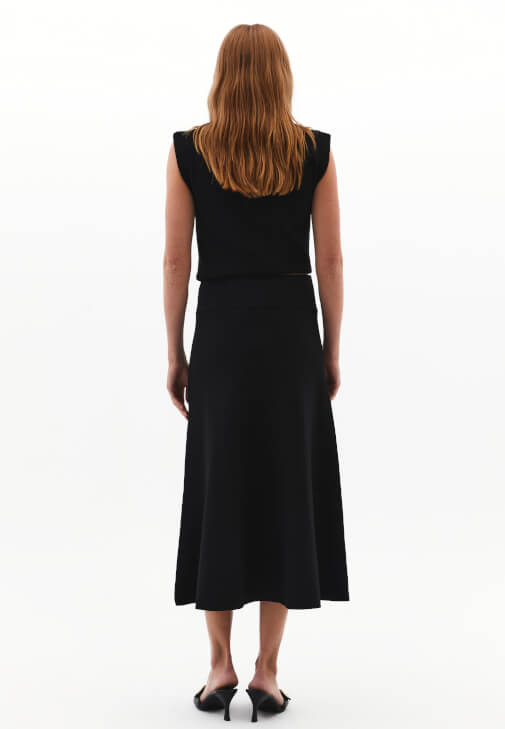 Triko Etek ve Triko Yelek Kombini