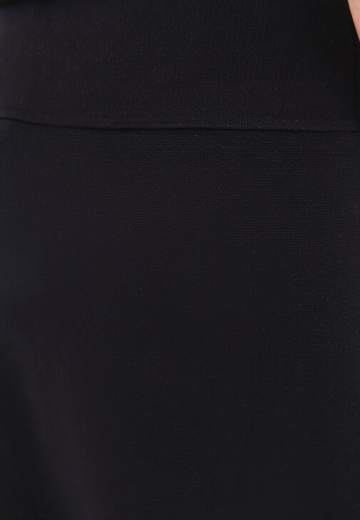 Triko Etek ve Triko Yelek Kombini