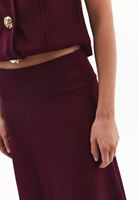 Orta Bel Etek ve Triko Yelek Kombini