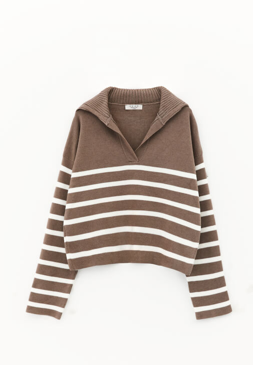 Polo Yaka Çizgili Kazak ve Denim Pantolon Kombini