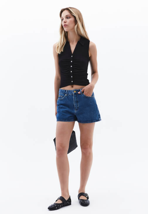 Polo Yaka Atlet ve Denim Şort Kombini