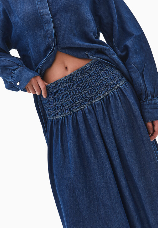 Denim Etek ve Denim Gömlek Kombini