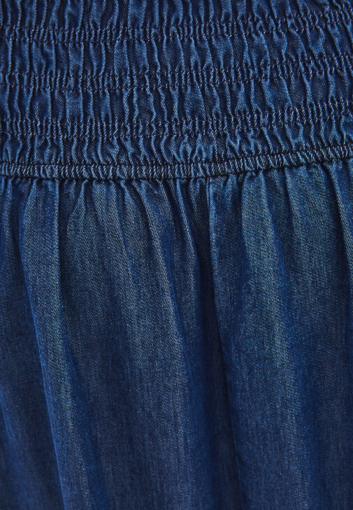 Denim Etek ve Denim Gömlek Kombini