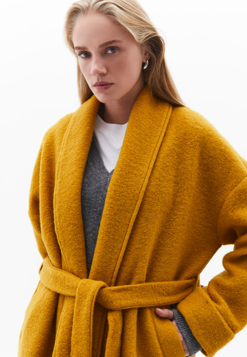 Yün Kaban ve Şort Etek Kombini