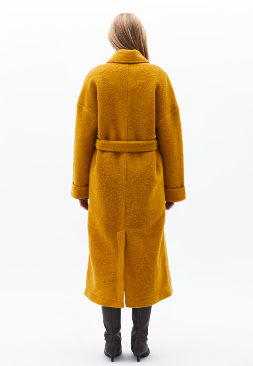 Yün Kaban ve Şort Etek Kombini