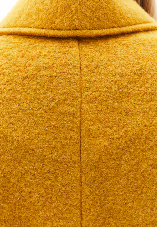 Yün Kaban ve Şort Etek Kombini