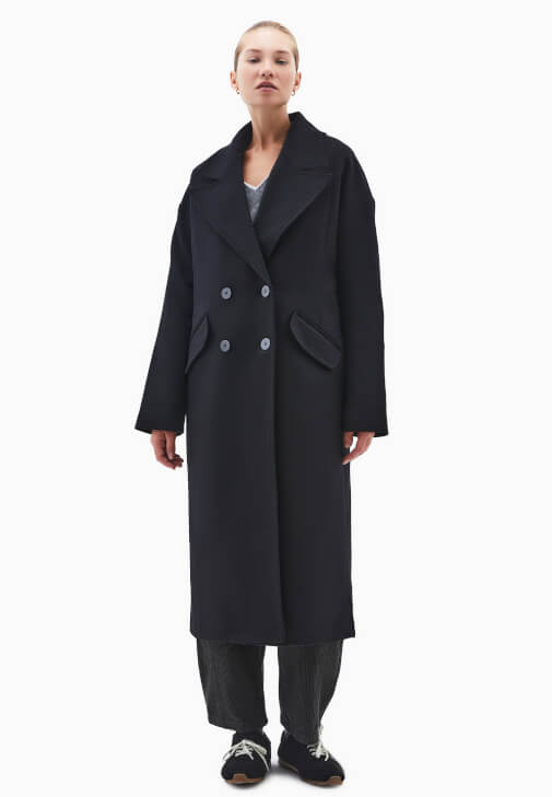 Yünlü Kaban ve Barrel-Fit Pantolon Kombini