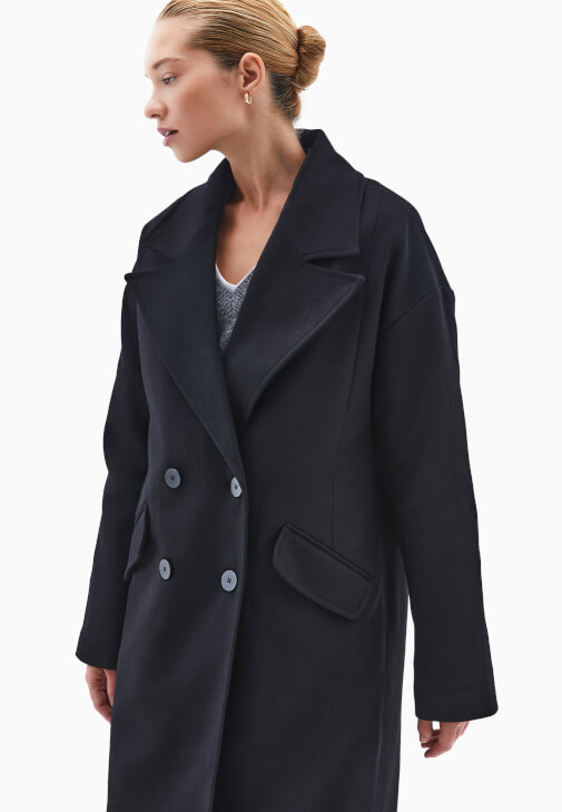 Yünlü Kaban ve Barrel-Fit Pantolon Kombini