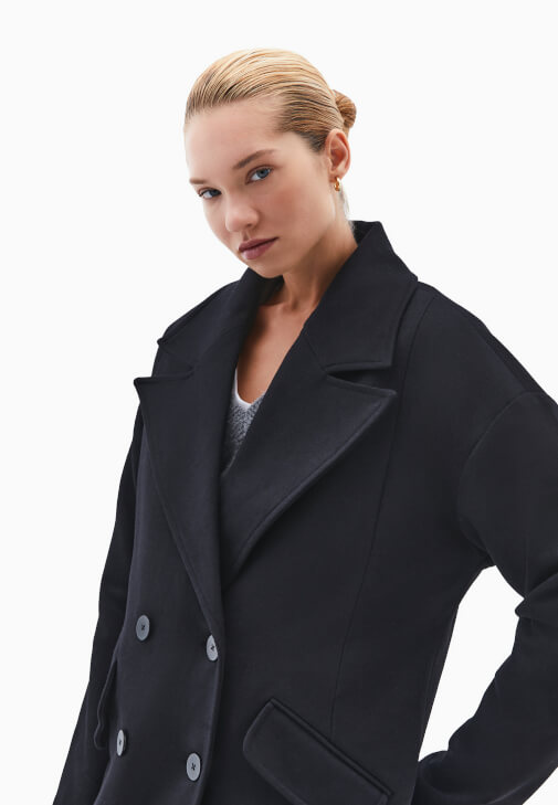 Yünlü Kaban ve Barrel-Fit Pantolon Kombini