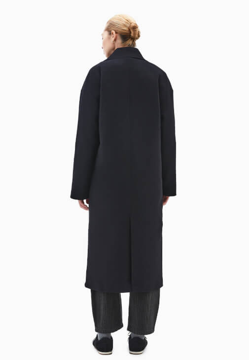 Yünlü Kaban ve Barrel-Fit Pantolon Kombini