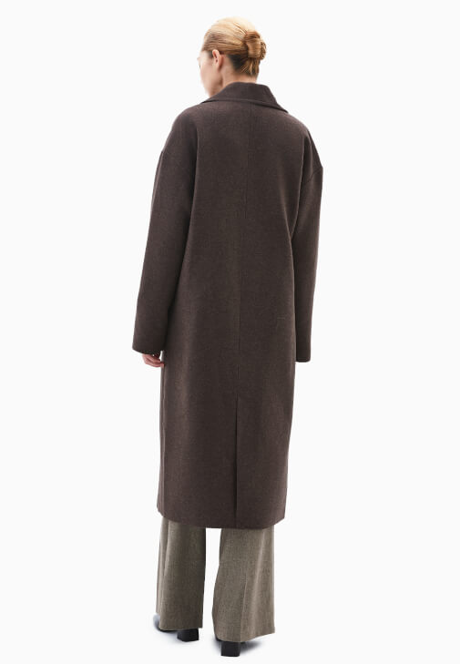 Yünlü Kaban ve Yünlü Pantolon Kombini