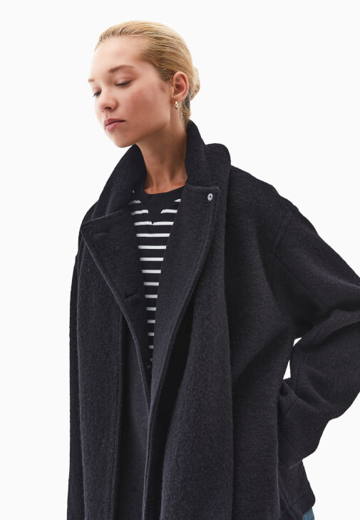 Yünlü Kaban ve Bootcut Pantolon Kombini