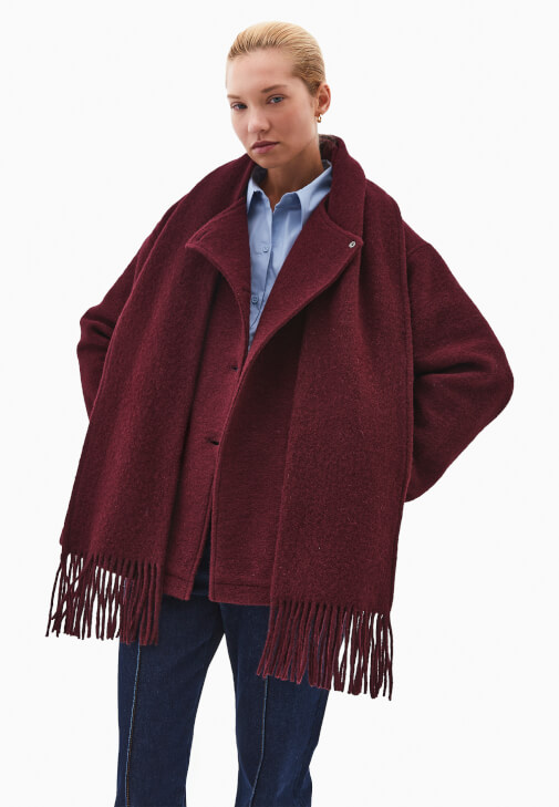 Şal Detaylı Kaban ve Pantolon Kombini