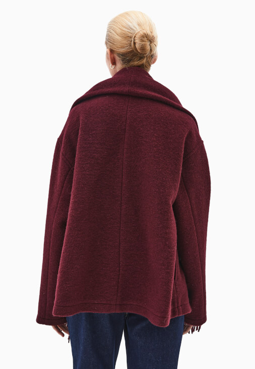 Şal Detaylı Kaban ve Pantolon Kombini