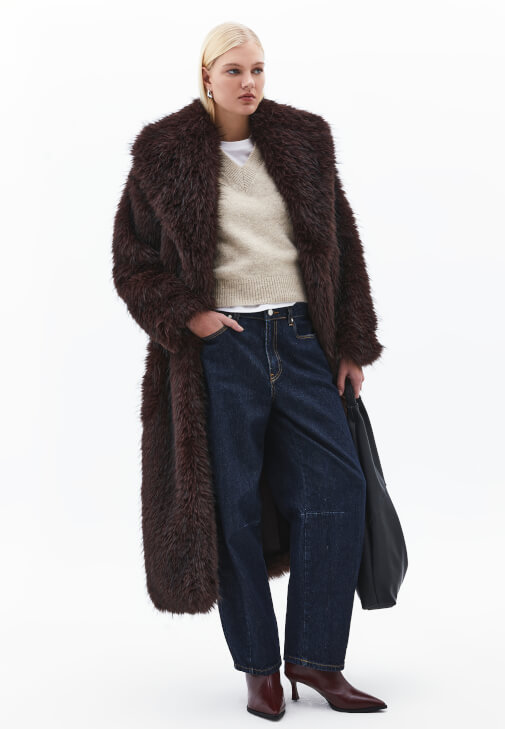  Yün Süveter ve Barrel-Fit Pantolon Kombini