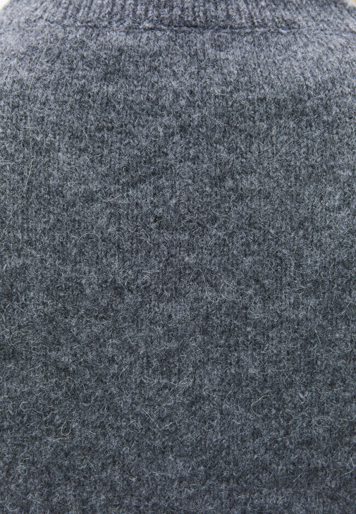 Yün Karışımlı Süveter ve Kadife Pantolon Kombini