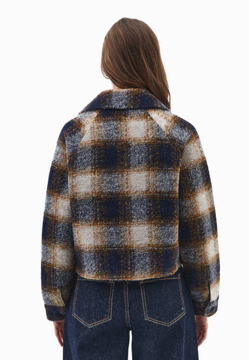 Yün Karışımlı Ceket ve Barrel-Fit Denim Kombini