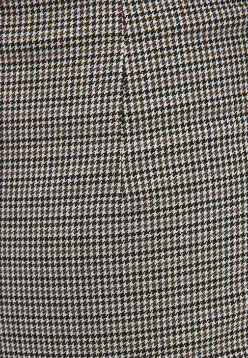 Şort Etek ve Yünlü Ceket Kombini