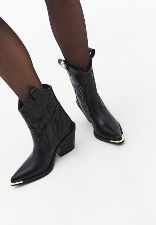 Siyah Nakışlı Kovboy Bot