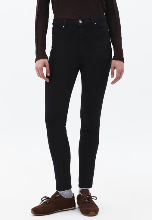 Tencel Pantolon ve Kemerli Trençkot Kombini