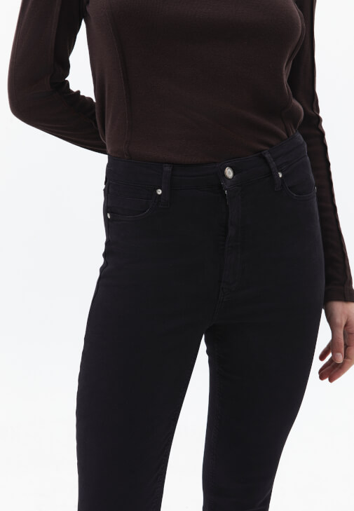 Tencel Pantolon ve Kemerli Trençkot Kombini