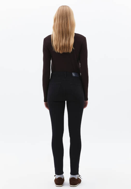 Tencel Pantolon ve Kemerli Trençkot Kombini