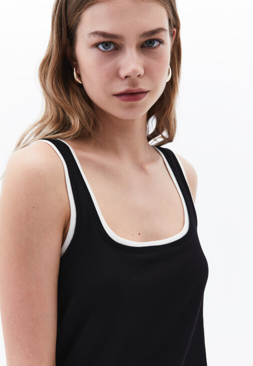 Kare Yaka Atlet ve Kargo Pantolon Kombini