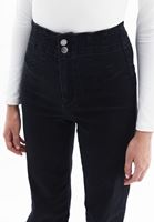 Bootcut Denim Pantolon ve Tişört Kombini