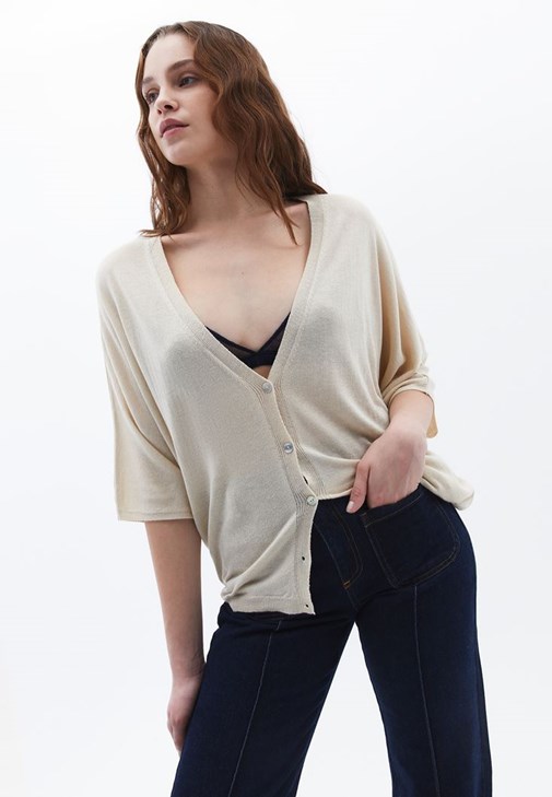 Düğmeli Triko Hırka Denim Pantolon Kombini