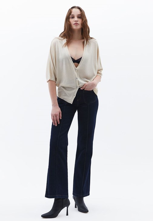 Düğmeli Triko Hırka Denim Pantolon Kombini