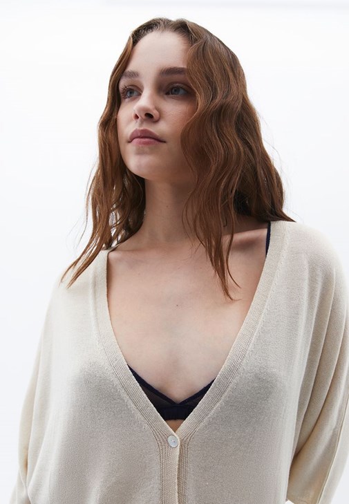 Düğmeli Triko Hırka Denim Pantolon Kombini