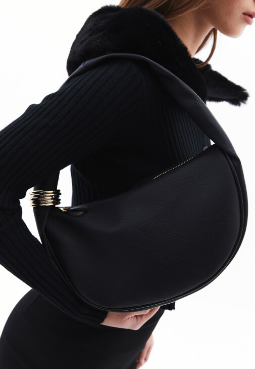 Siyah Halka Detaylı Askılı Çanta