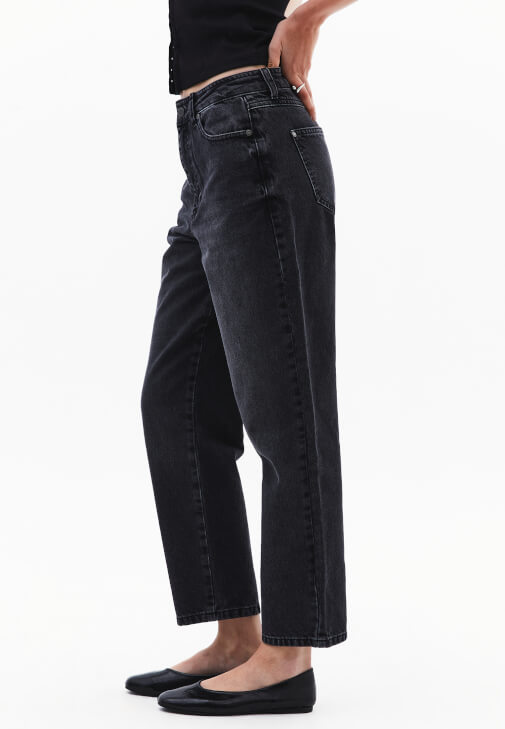 Mom-Fit Pantolon ve U Yaka Atlet Kombini