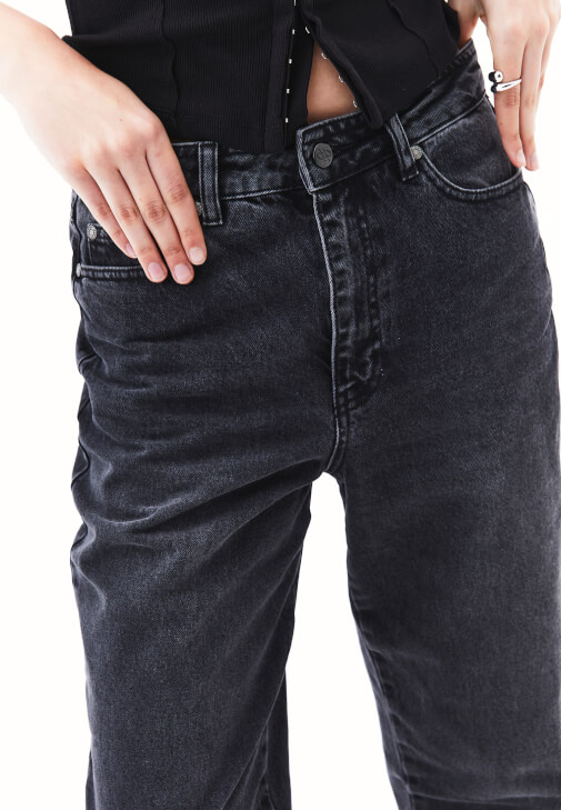 Mom-Fit Pantolon ve U Yaka Atlet Kombini