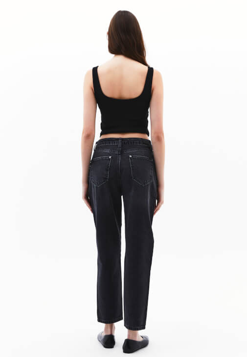 Mom-Fit Pantolon ve U Yaka Atlet Kombini