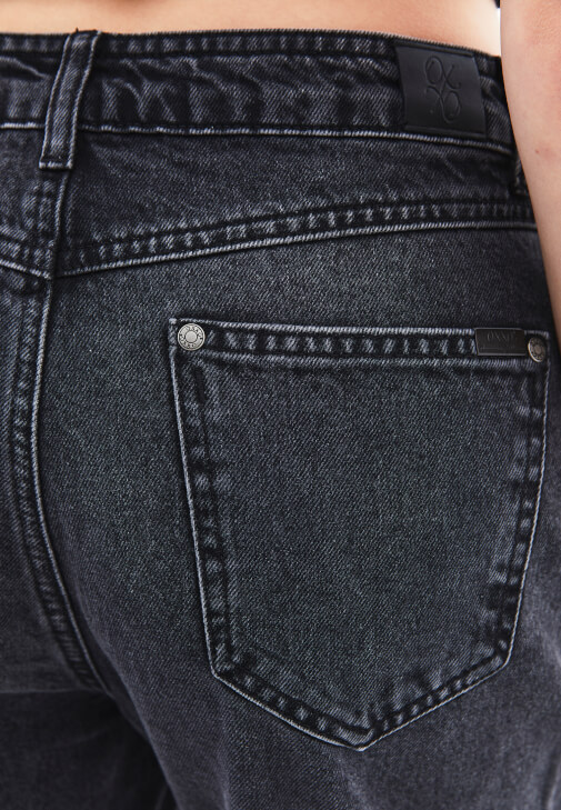 Mom-Fit Pantolon ve U Yaka Atlet Kombini