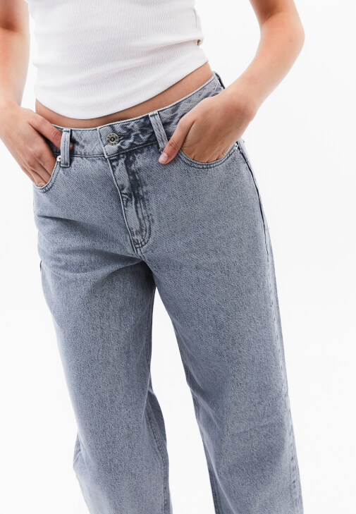 Orta Bel Straight-Fit Pantolon ve Atlet Kombini